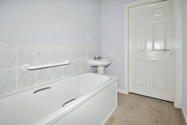 Flat 4, Crosthwaite Court, Spink Lane, Pontefract, West Yorkshire, WF8 1EB 9