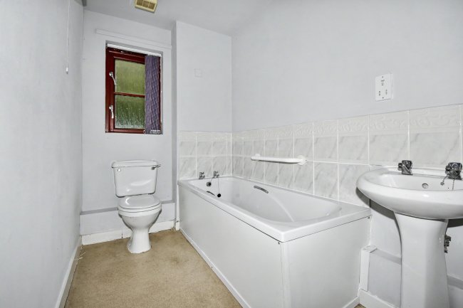 Flat 4, Crosthwaite Court, Spink Lane, Pontefract, West Yorkshire, WF8 1EB 9