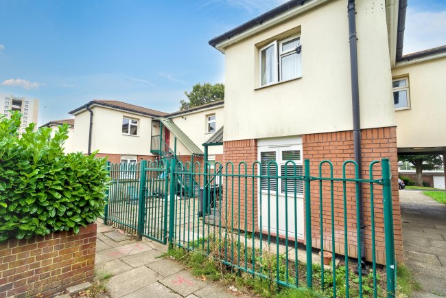 9 Heddon Close, Bradford, West Yorkshire, BD5 0TB 4