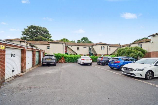9 Heddon Close, Bradford, West Yorkshire, BD5 0TB 4
