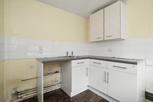 9 Heddon Close, Bradford, West Yorkshire, BD5 0TB 4