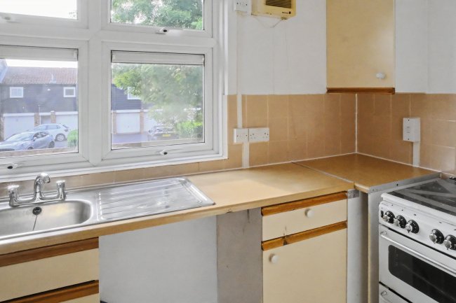 25 Radnor Grove, Hillingdon, Uxbridge, Middlesex, UB10 0ET 2