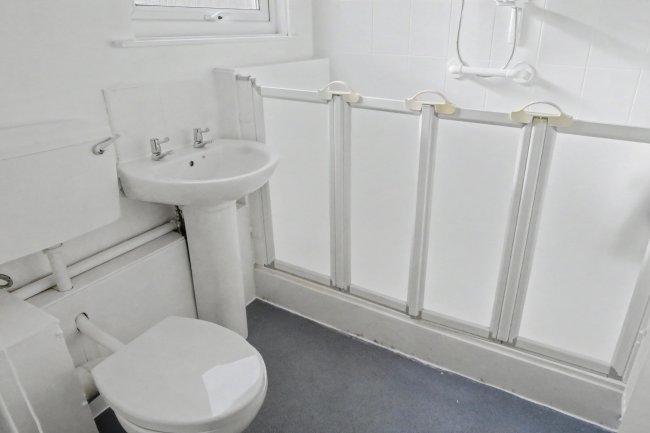 25 Radnor Grove, Hillingdon, Uxbridge, Middlesex, UB10 0ET 2
