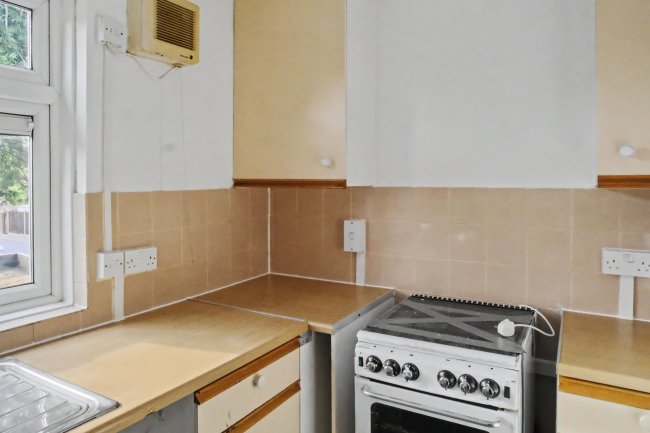 25 Radnor Grove, Hillingdon, Uxbridge, Middlesex, UB10 0ET 2