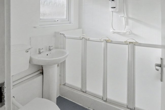 25 Radnor Grove, Hillingdon, Uxbridge, Middlesex, UB10 0ET 2