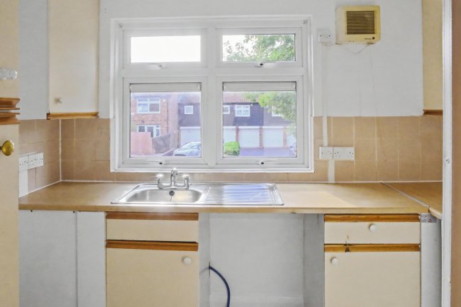 25 Radnor Grove, Hillingdon, Uxbridge, Middlesex, UB10 0ET 2