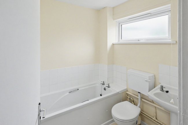 23 Rosemount Walk, Keighley, West Yorkshire, BD21 2EE 8