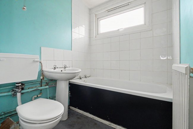23 Woodstock Walk, Bradford, West Yorkshire, BD5 0TD 5