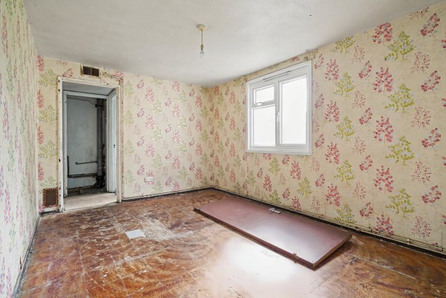 23 Woodstock Walk, Bradford, West Yorkshire, BD5 0TD 5