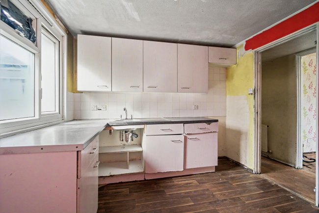 23 Woodstock Walk, Bradford, West Yorkshire, BD5 0TD 5
