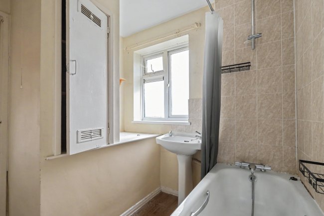 14 The Street, Marston Meysey, Wiltshire, SN6 6LH 8