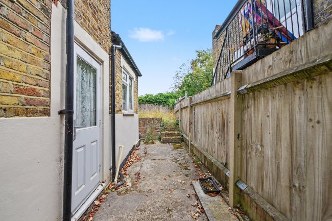 Flat A, 54 Thurlow Hill, West Dulwich, London, SE21 8JN 4