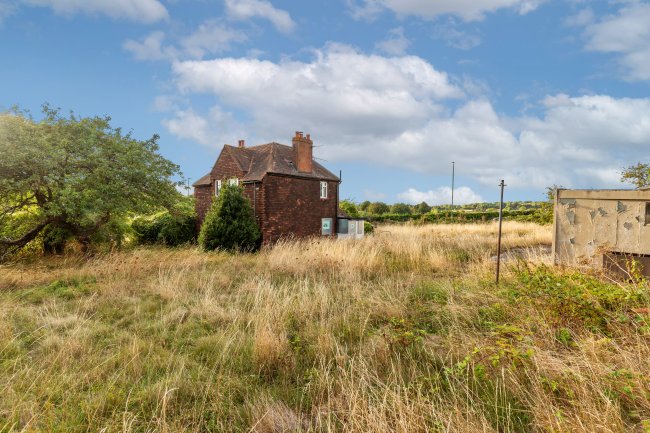 Sunray Farm, 59 Woodmansterne Lane, Carshalton, SM5 4BJ 5
