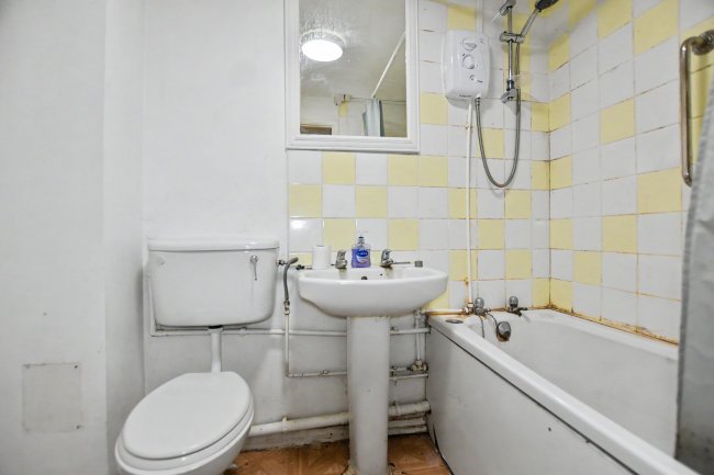 90 Shortlands Close, Belvedere DA17 5QY 1