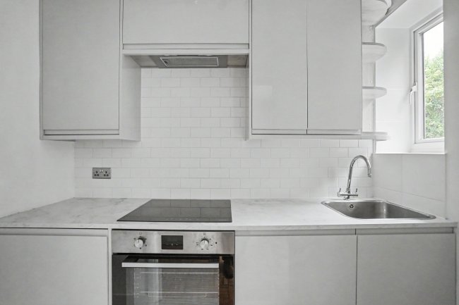 Flat 12, Marlborough, 5 Inner Park Road, Wimbledon, London, SW19 6DX 2