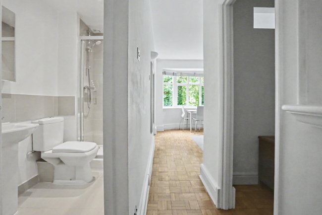 Flat 12, Marlborough, 5 Inner Park Road, Wimbledon, London, SW19 6DX 2