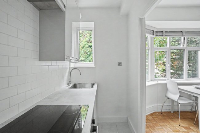 Flat 12, Marlborough, 5 Inner Park Road, Wimbledon, London, SW19 6DX 2