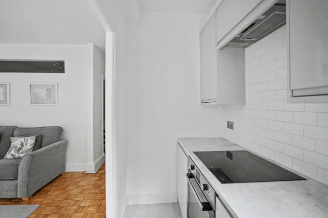 Flat 12, Marlborough, 5 Inner Park Road, Wimbledon, London, SW19 6DX 2