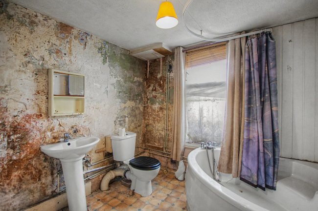 11 Heyworth Road, Stratford, London, E15 1ST 4