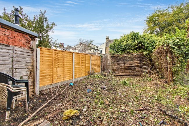 11 Heyworth Road, Stratford, London, E15 1ST 4