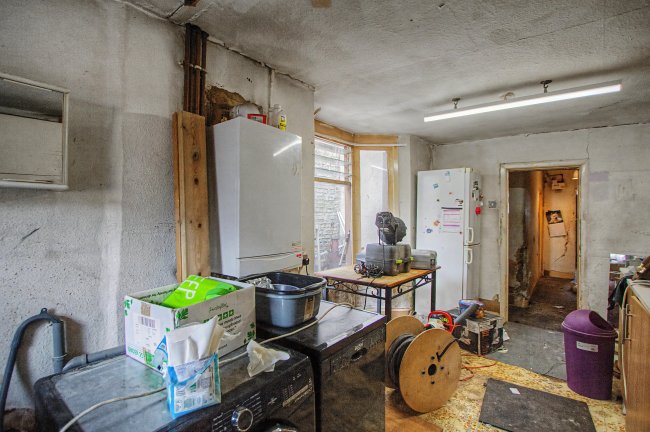 11 Heyworth Road, Stratford, London, E15 1ST 4