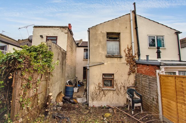 11 Heyworth Road, Stratford, London, E15 1ST 4