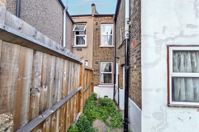 3 Leonard Street, Canning Town London E16 2DT 5