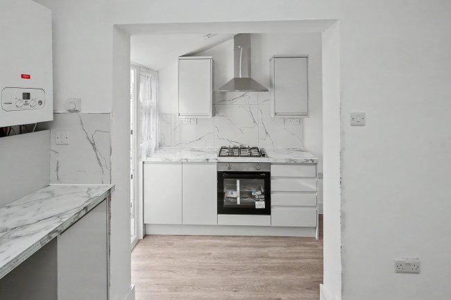 16A & 16B Green Street, Forest Gate, London E7 8BZ 7