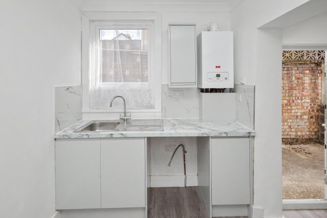16A & 16B Green Street, Forest Gate, London E7 8BZ 7