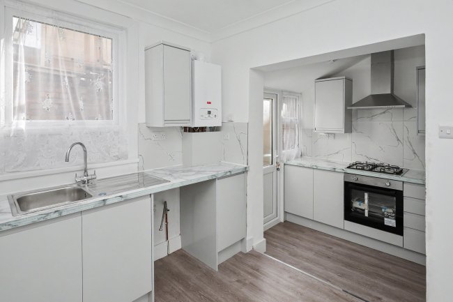 16A & 16B Green Street, Forest Gate, London E7 8BZ 7