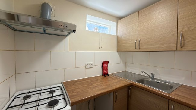 Flat B, 28 Hibernia Road, Hounslow, Middlesex, TW3 3RY 5