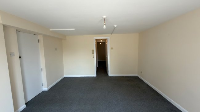 Flat B, 28 Hibernia Road, Hounslow, Middlesex, TW3 3RY 5