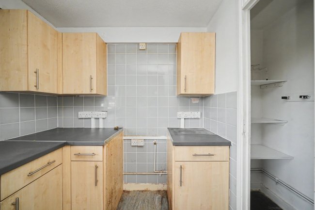 144 Chinchilla Drive, Hounslow, TW4 7NT 5