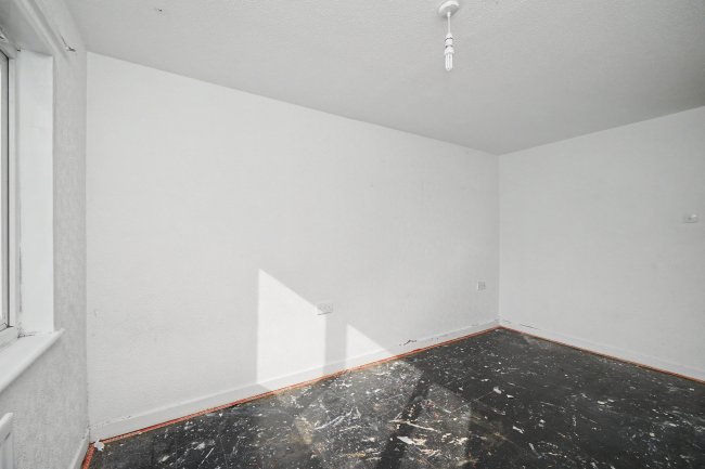 144 Chinchilla Drive, Hounslow, TW4 7NT 5