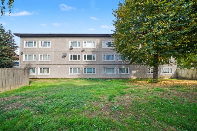 144 Chinchilla Drive, Hounslow, TW4 7NT 5