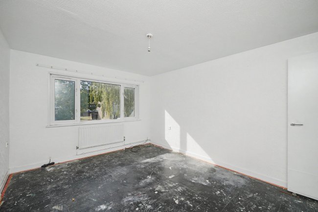 144 Chinchilla Drive, Hounslow, TW4 7NT 5