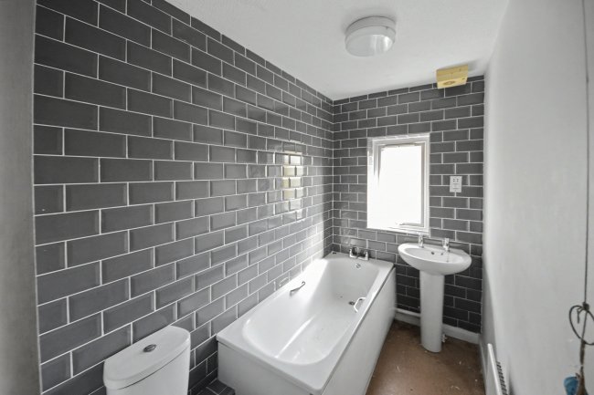 41 Irthlingborough Road, Wellingborough, North Northamptonshire, NN8 1NW 7