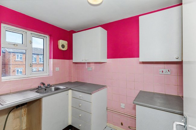 Flat 8, Mahew Court, Emmerton Road, Kempston, Bedfordshire, MK42 8QX 9