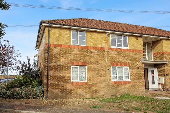 17 Cromwell Close, Boreham, Chelmsford, Essex, CM3 3JU 1