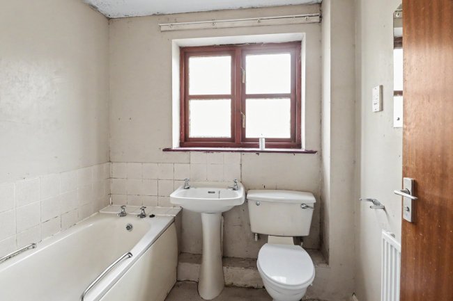 57 Byron Street, Hucknall, Nottinghamshire, NG15 7NB 3