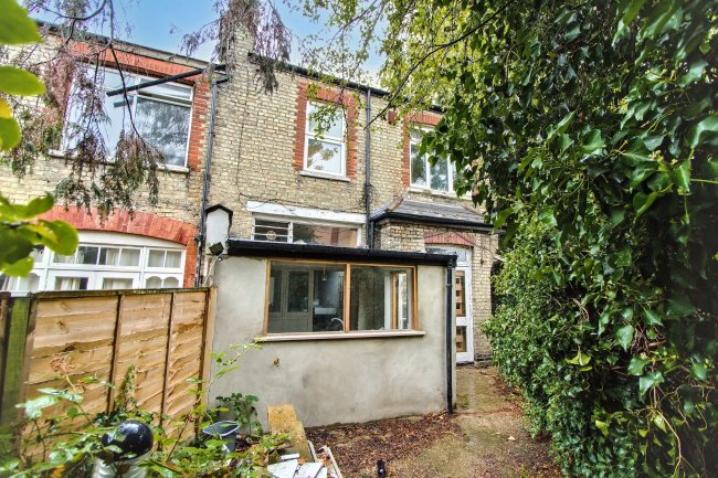 17 Netherfield Road, London N12 8DP 4