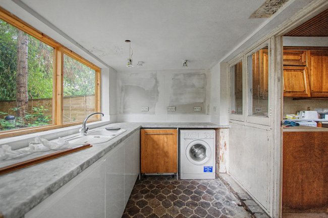 17 Netherfield Road, London N12 8DP 4