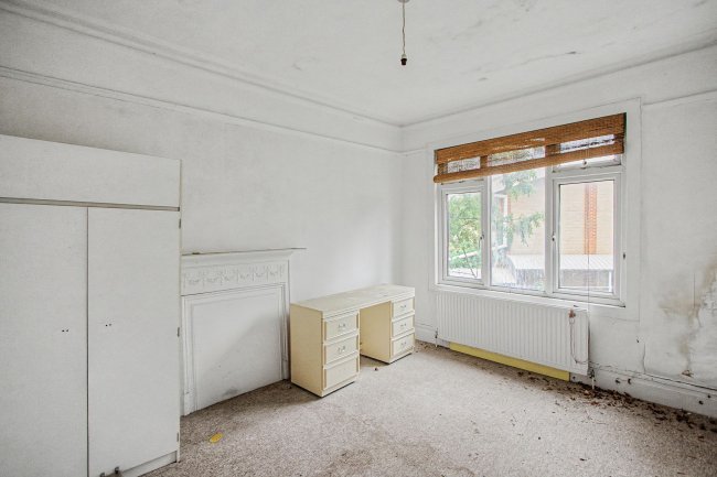 17 Netherfield Road, London N12 8DP 4