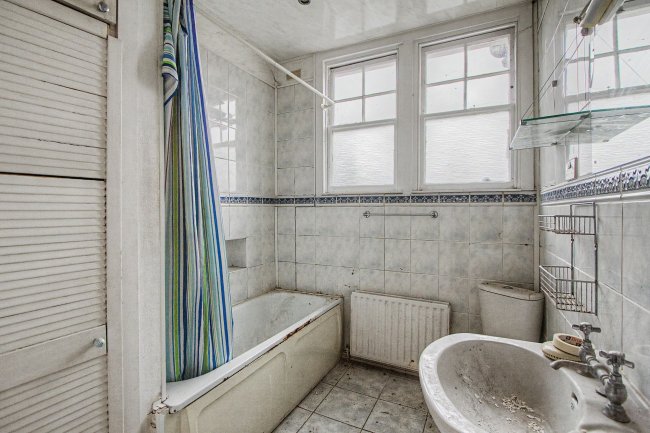17 Netherfield Road, London N12 8DP 4