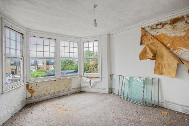 17 Netherfield Road, London N12 8DP 4