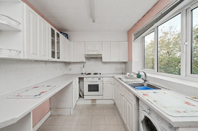 32 Innes Gardens, Putney, London, SW15 3AB 10