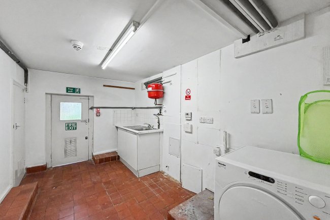 64 Dukes Avenue, Muswell Hill, London N10 2PU 2