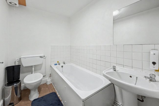 64 Dukes Avenue, Muswell Hill, London N10 2PU 2