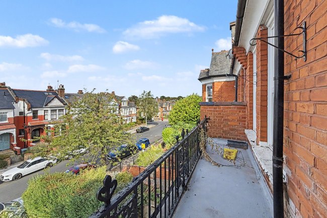 64 Dukes Avenue, Muswell Hill, London N10 2PU 2