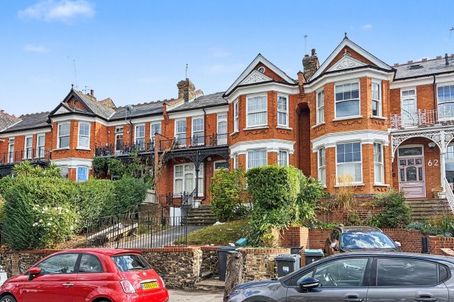 64 Dukes Avenue, Muswell Hill, London N10 2PU 2